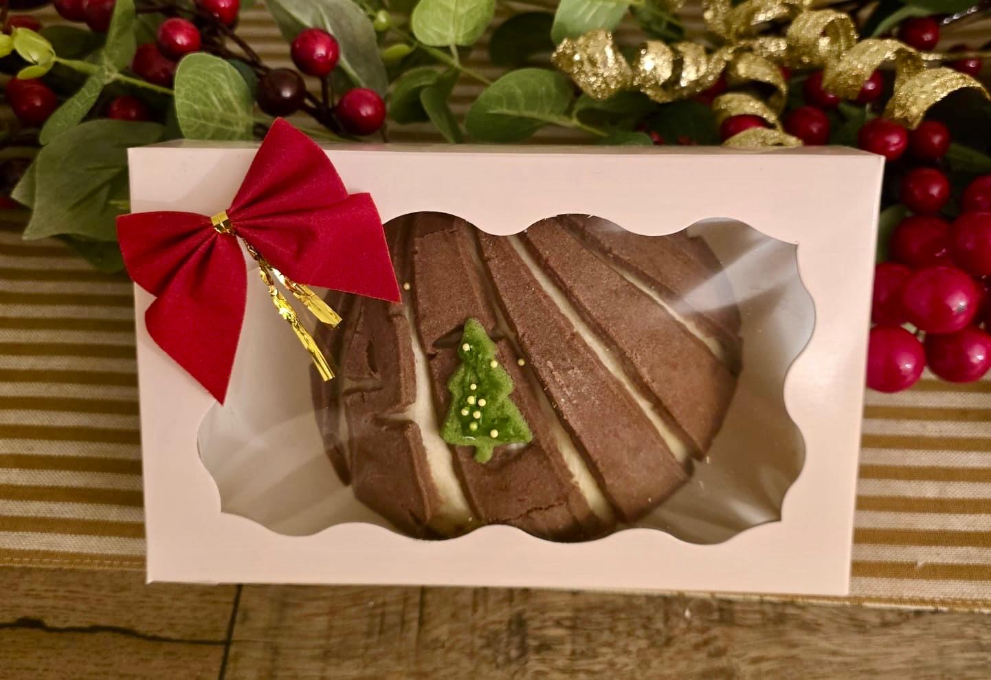 A picture of conchas with a concha christmas decorated